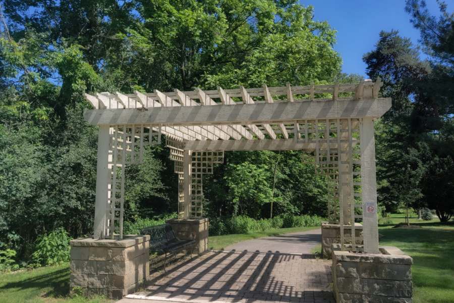 Freestanding vs Attached Pergola